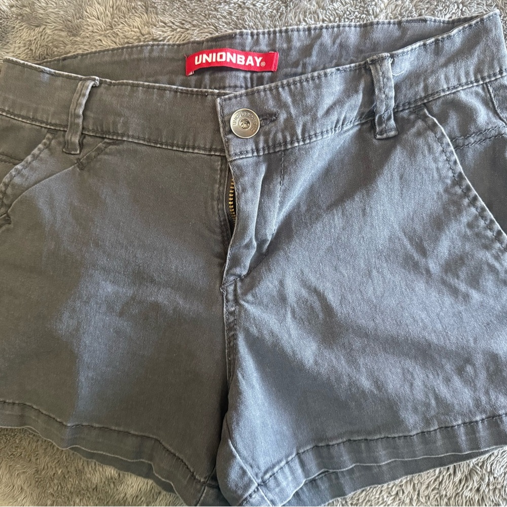 UNIONBAY Women's Charcoal Cargo Shorts